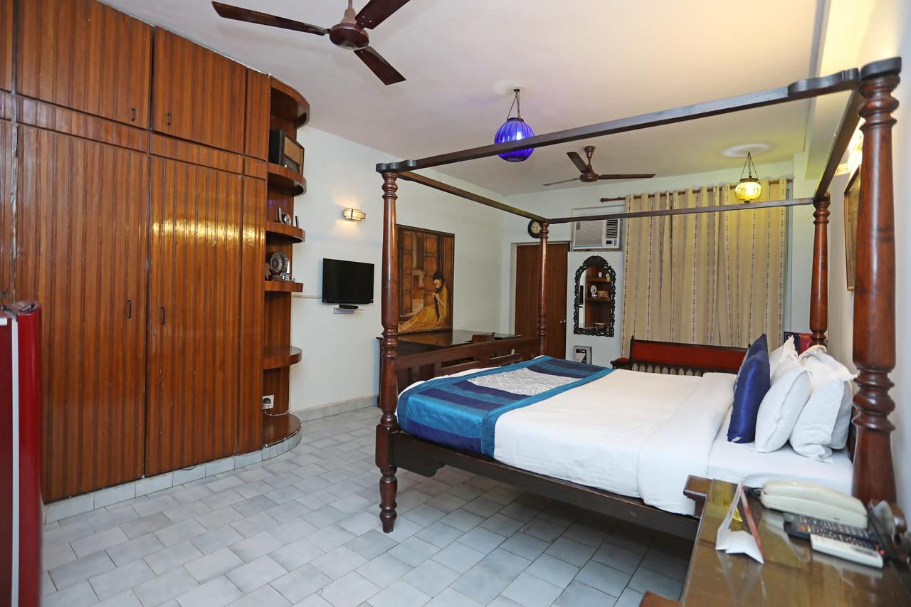 Oyo 1427 Hotel Malhar Haveli 노이다 외부 사진